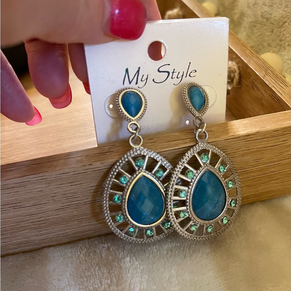 Burn Silver Teardrop Turquoise Coloured Acrylic Bead Drop Earrings NWT